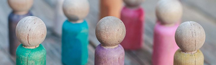 Bunte Holzspielfiguren